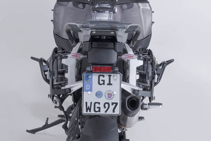 Soporte lateral PRO para portaequipajes originales. Negro. BMW R 1300 GS Adventure (24-).