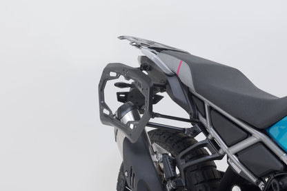 Soporte lateral PRO. Negro. CFMoto 450MT (23-).
