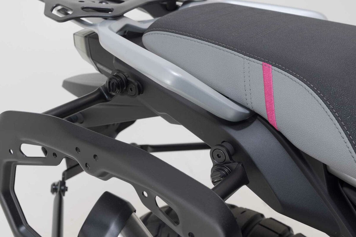 Soporte lateral PRO. Negro. CFMoto 450MT (23-).