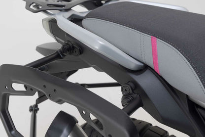 Soporte lateral PRO. Negro. CFMoto 450MT (23-).