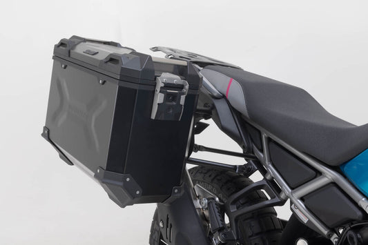 Soporte lateral PRO. Negro. CFMoto 450MT (23-).