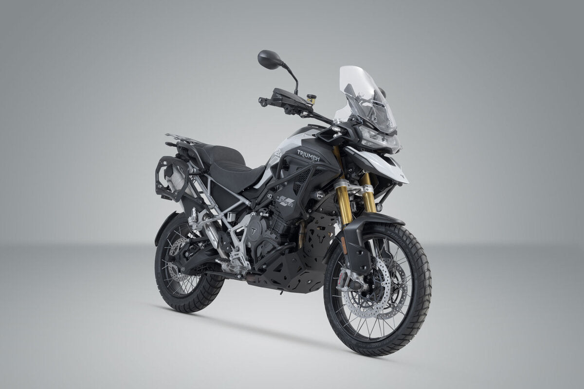 Soporte lateral PRO. Negro. Tiger 1200 Rally Pro/GT/GT Pro (22-).