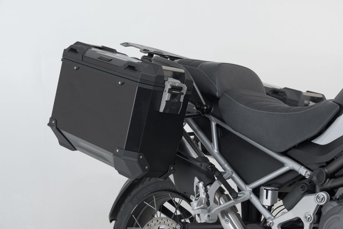 Soporte lateral PRO. Negro. Tiger 1200 Rally Pro/GT/GT Pro (22-).