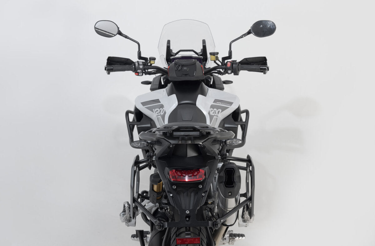 Soporte lateral PRO. Negro. Tiger 1200 Rally Pro/GT/GT Pro (22-).