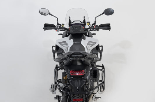 Soporte lateral PRO. Negro. Tiger 1200 Rally Pro/GT/GT Pro (22-).