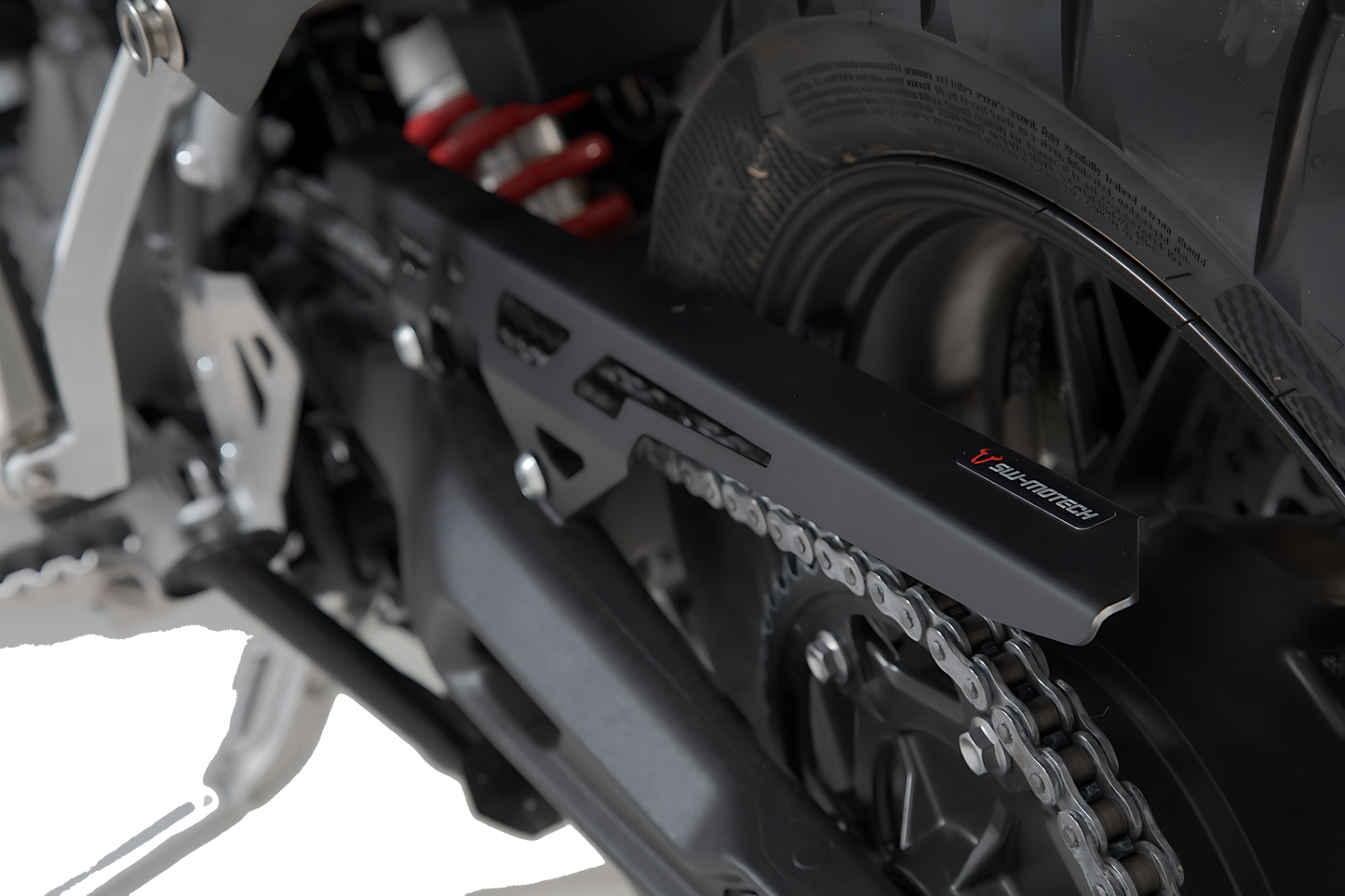 Protector de cadena Negro. Triumph Tiger 900/ GT/ Rally/ Pro.