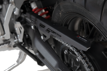 Protector de cadena Negro. Triumph Tiger 900/ GT/ Rally/ Pro.