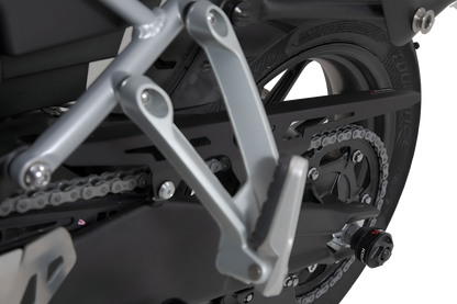 Protector de cadena Negro. Triumph Tiger 900/ GT/ Rally/ Pro.