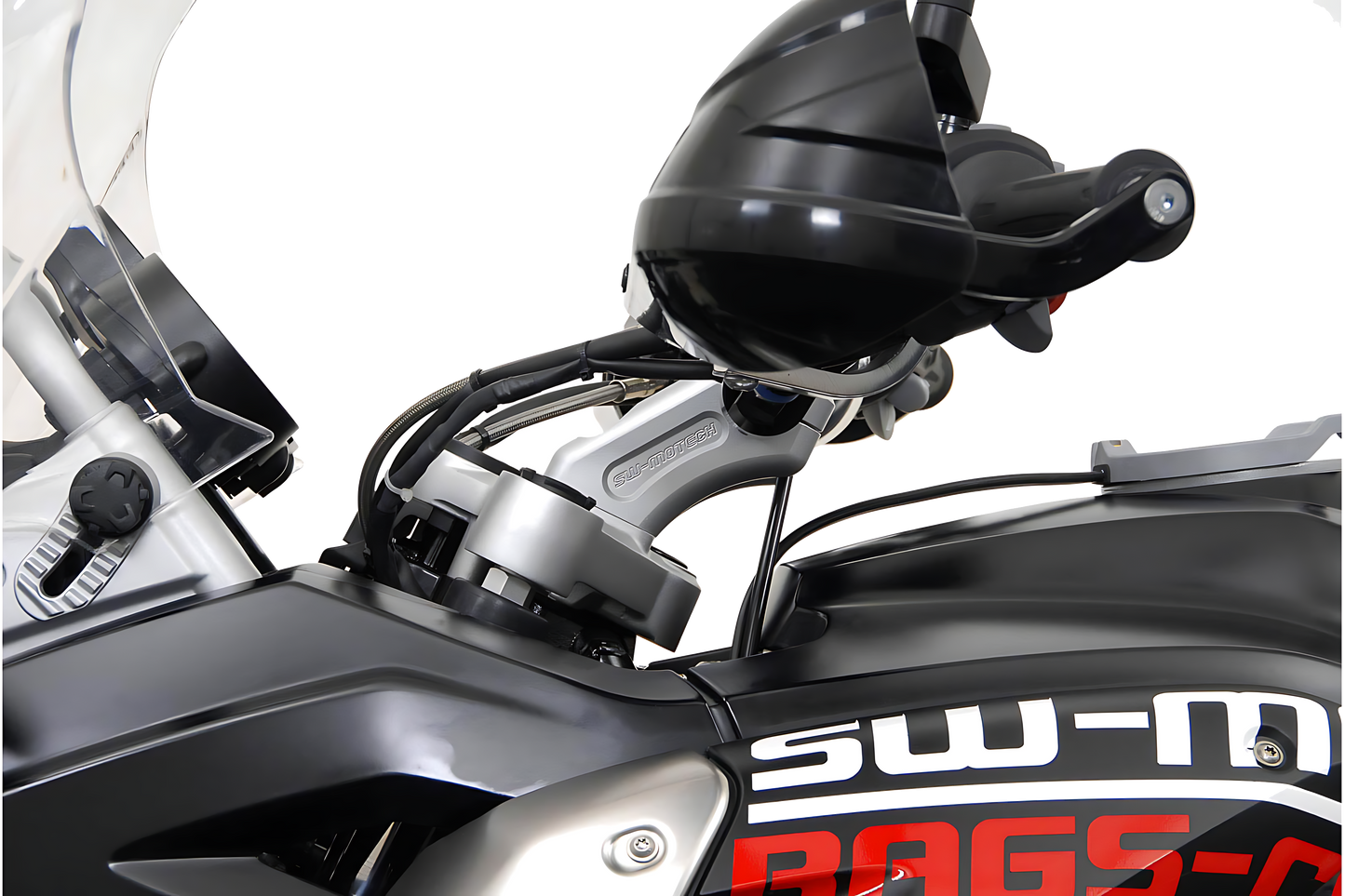 Acercador de manillar Ø 28 mm. Eleva 20 mm. Acerca 30 mm. Plateado.