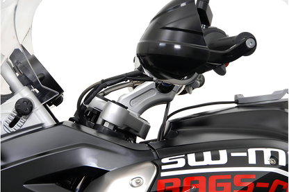 Acercador de manillar Ø 28 mm. Eleva 20 mm. Acerca 30 mm. Plateado.