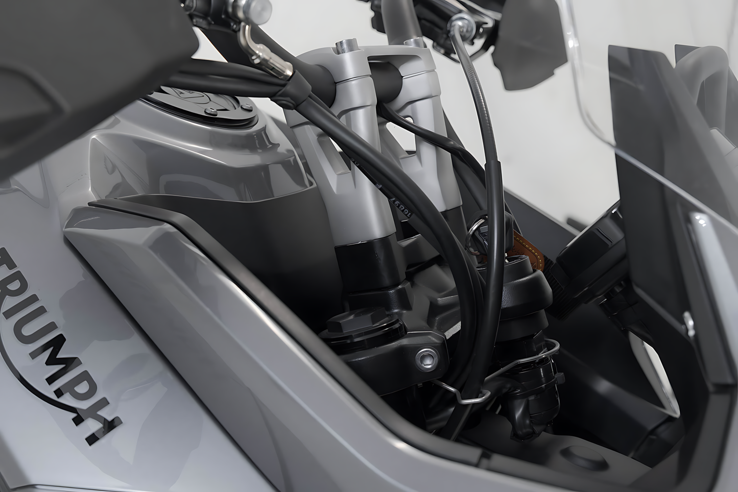 Elevador de manillar H=30 mm. Negro. Triumph Tiger 660 (21-).