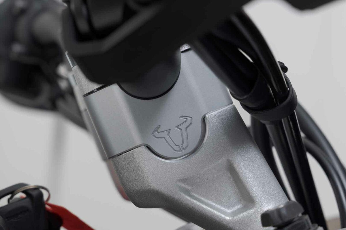 Elevador de manillar. Al=30 mm. Plateado. Trium Tiger 900 GT/Rally Pro.