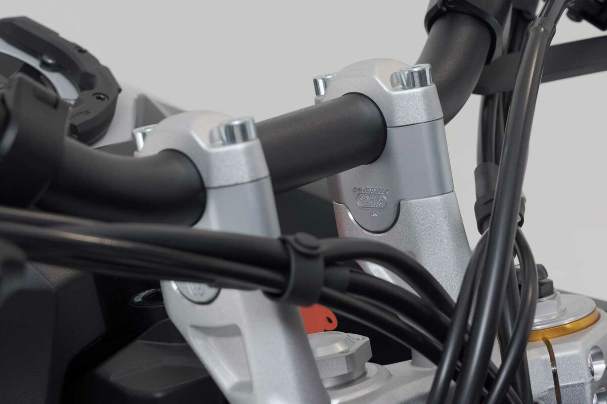 Elevador de manillar. Al=30 mm. Plateado. Trium Tiger 900 GT/Rally Pro.