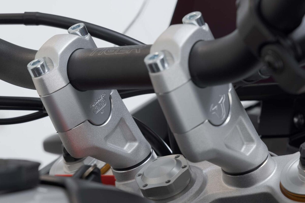 Elevador de manillar. Al=30 mm. Plateado. Trium Tiger 900 GT/Rally Pro.