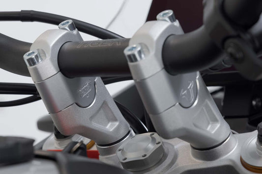 Elevador de manillar. Al=30 mm. Plateado. Trium Tiger 900 GT/Rally Pro.