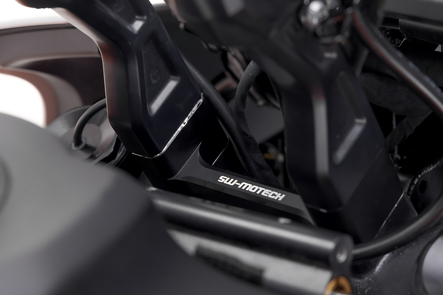 Elevador de manillar H=50 mm. Negro. H-D Pan America 1250 (21-).