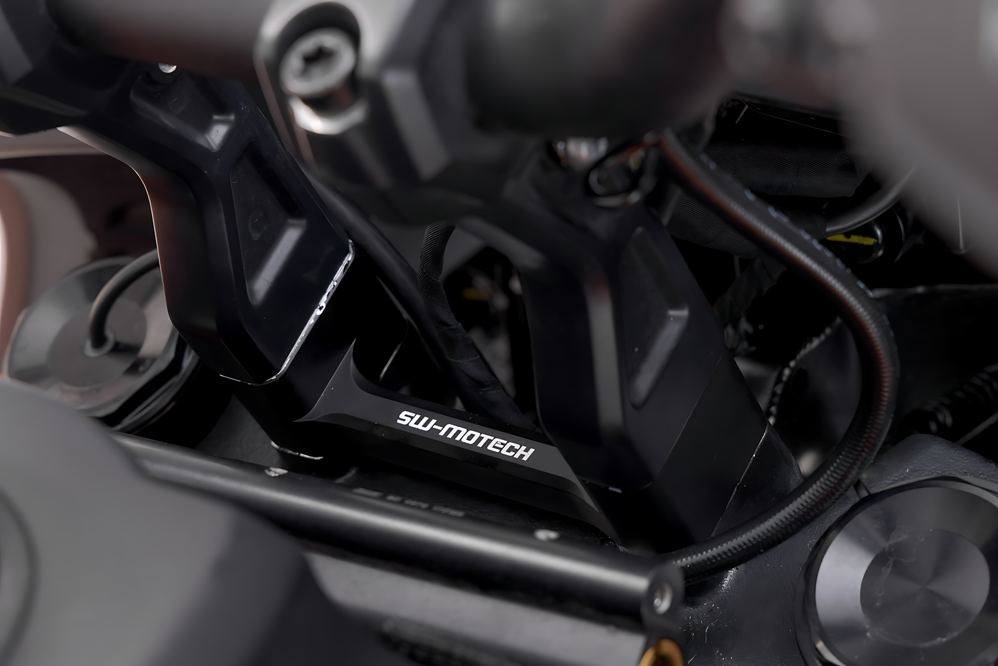 Elevador de manillar H=50 mm. Negro. H-D Pan America 1250 (21-).