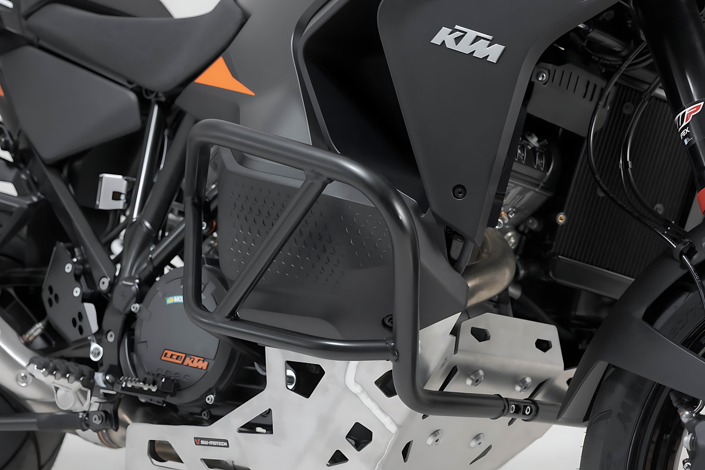 Protecciones laterales de motor Negro. KTM 1290 Super Adventure (21-).