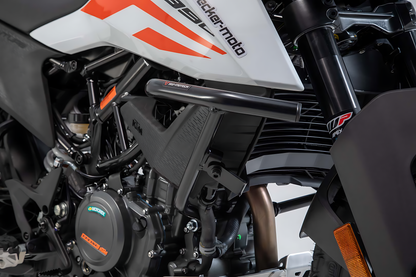 Protecciones laterales de motor Negro. KTM 390 Adv (19-).