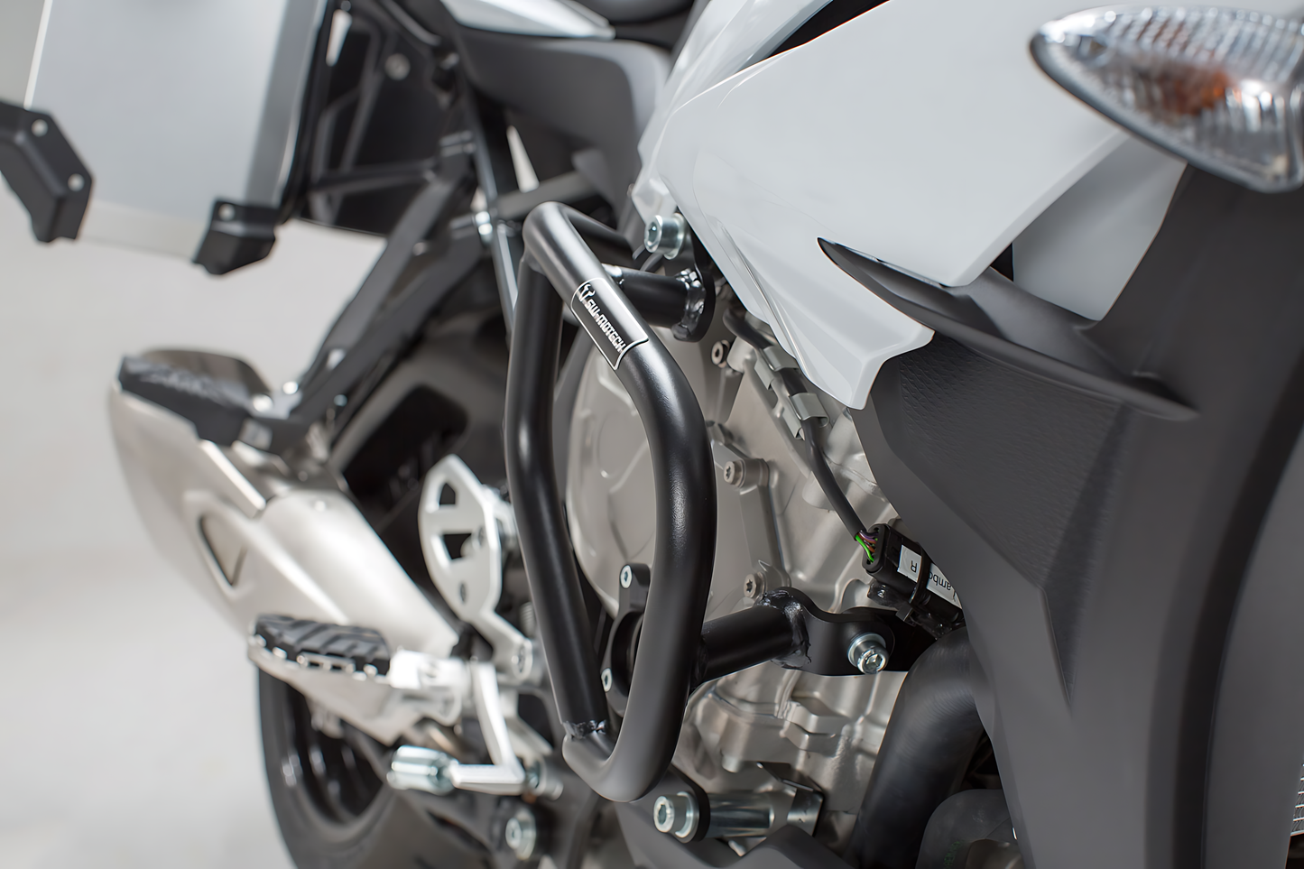 Protecciones laterales de motor negro. BMW S 1000 XR (15-19).