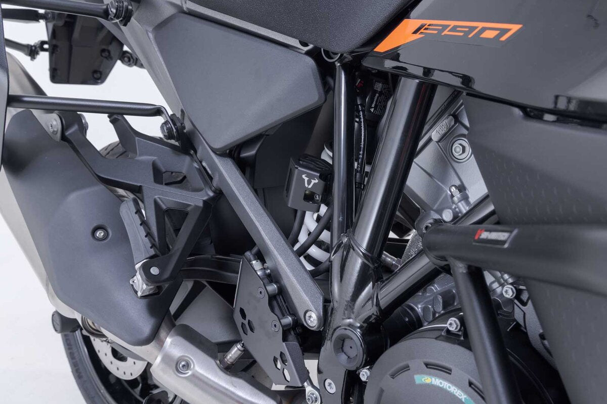 Protector de depósito de frenos. Negro. Modelos BMW / Ducati / KTM / Husqvarna.