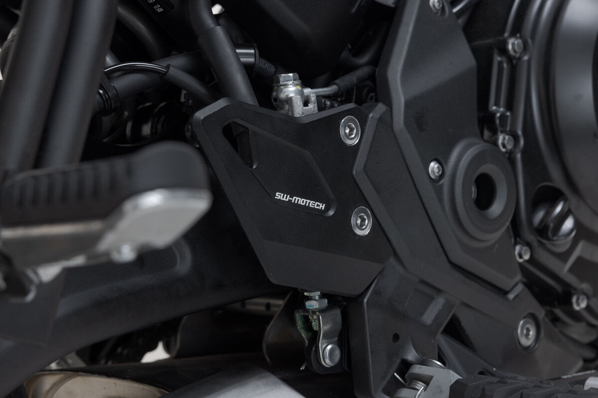 Protector de talón. Negro. Kawasaki Z650RS (21-).
