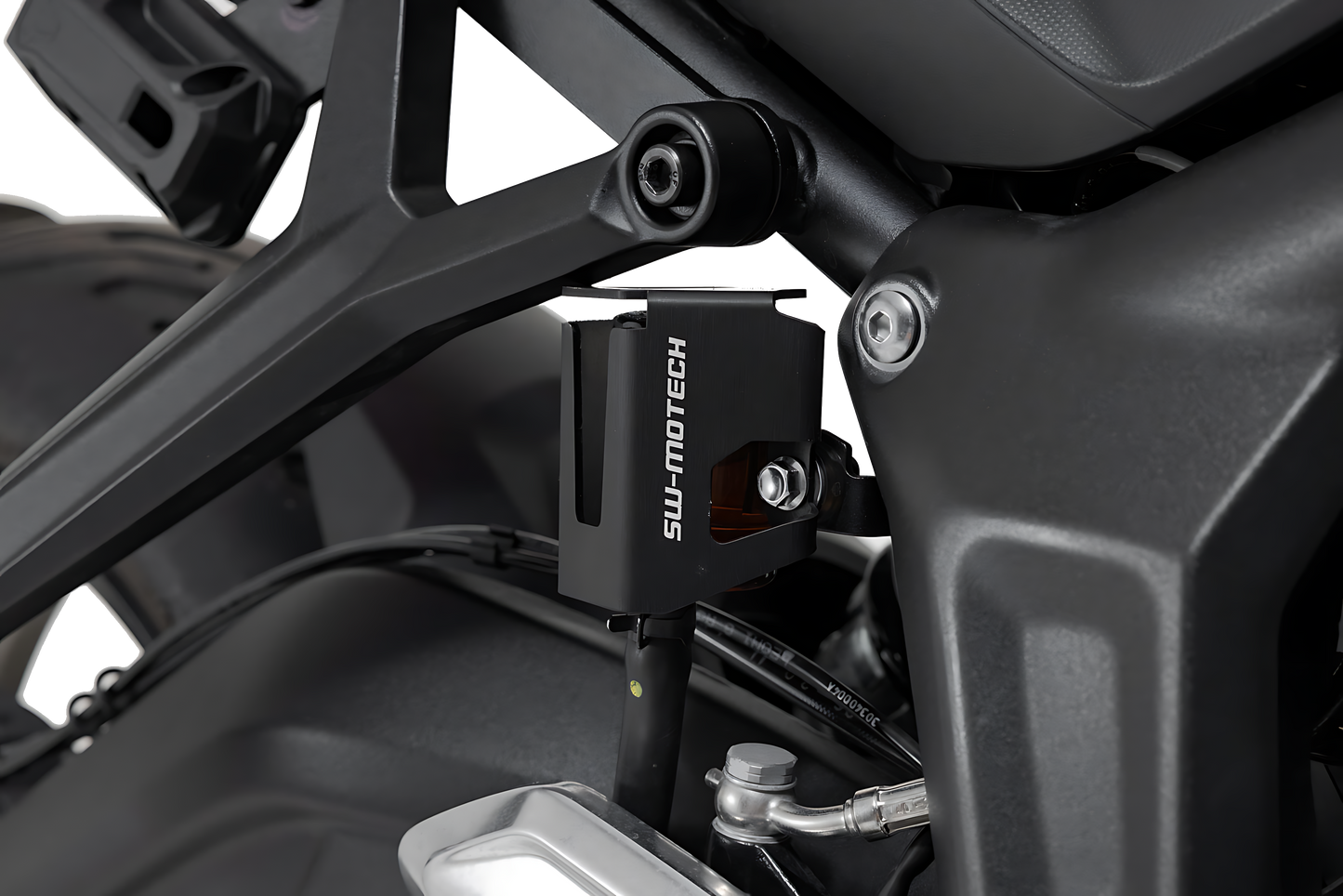 Protector de depósito de frenos Negro. Triumph Trident 660 (21-).