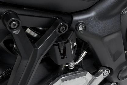 Protector de depósito de frenos Negro. Triumph Trident 660 (21-).