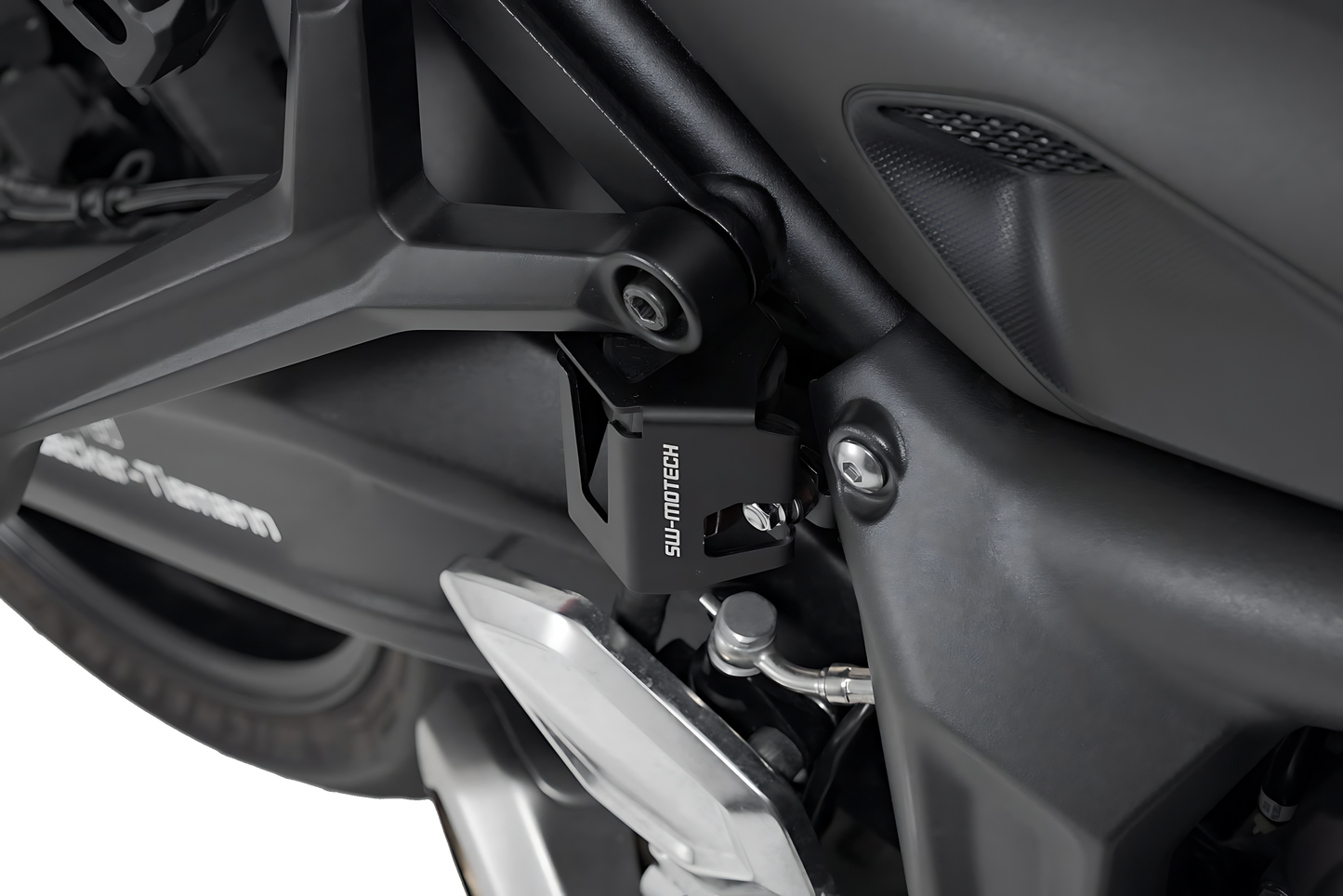 Protector de depósito de frenos Negro. Triumph Trident 660 (21-).