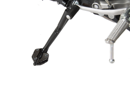 Extension para caballete lateral Negro/Plateado. Yamaha MT-09 Tracer, XSR900/Abart.