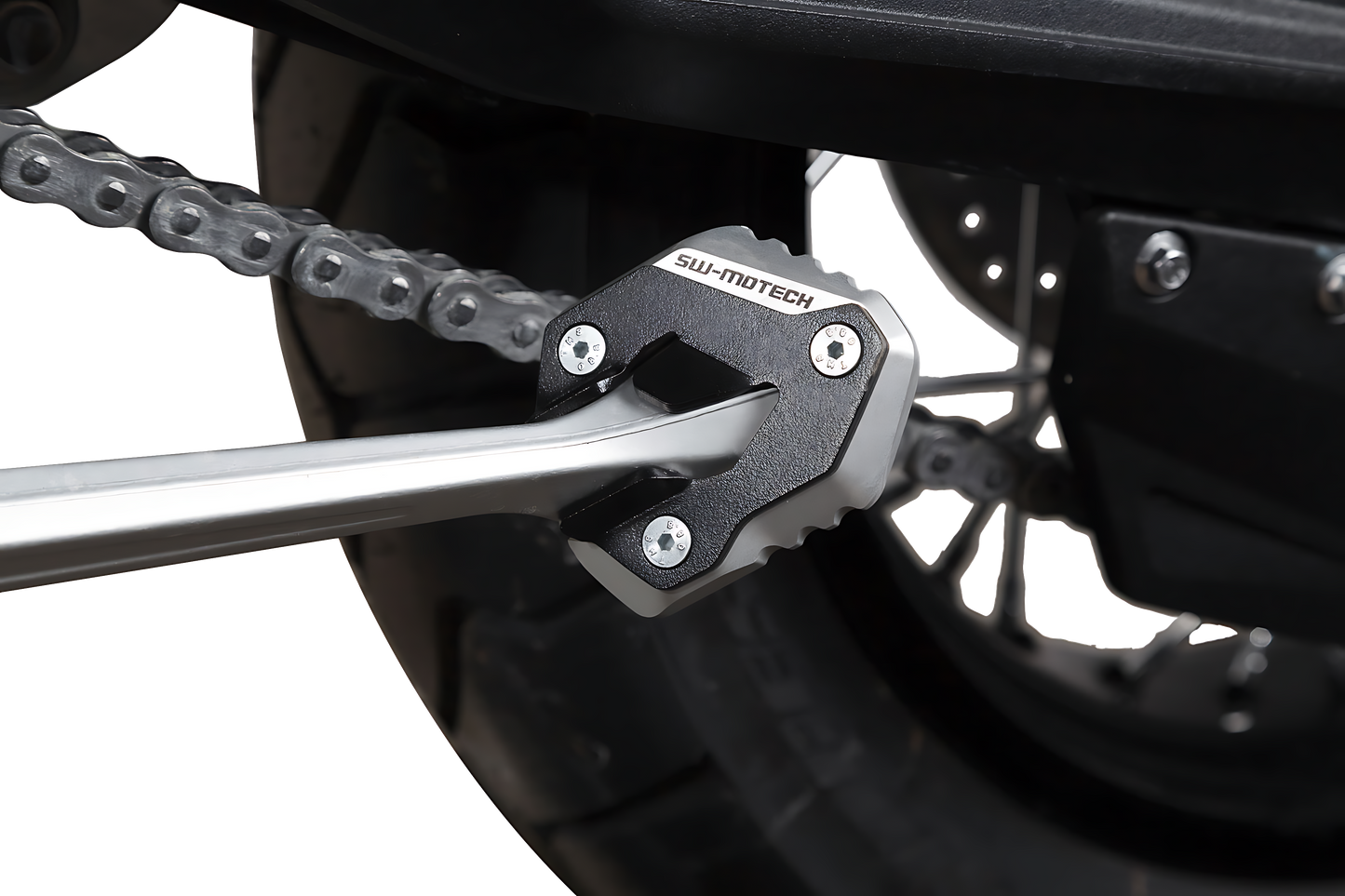 Extension para caballete lateral Negro/plateado. Para modelos Tiger 800 (10-17).