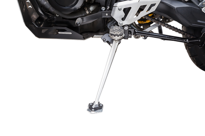 Extension para caballete lateral Negro/plateado. Para modelos Tiger 800 (10-17).