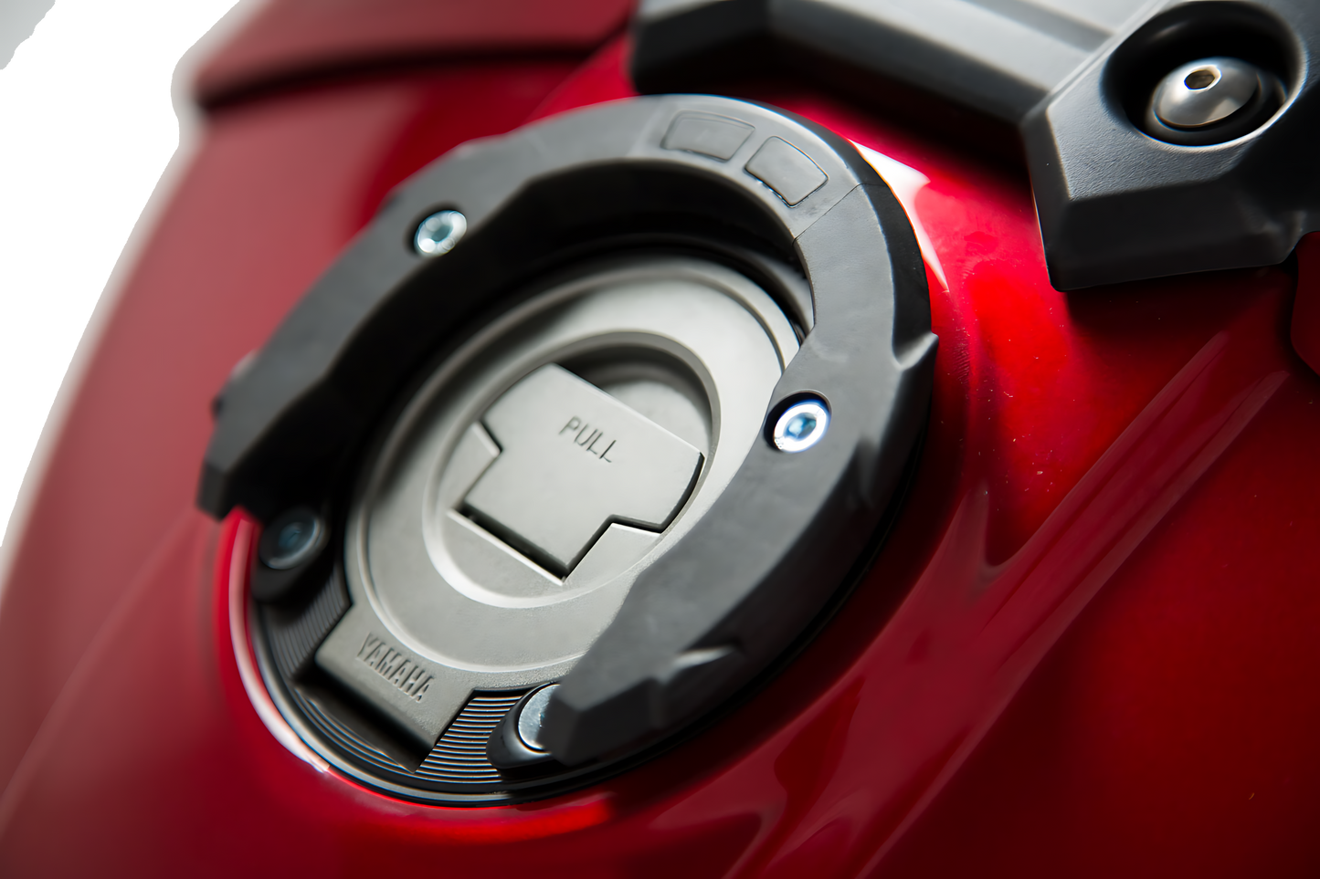 Anillo de depósito EVO Negro. Yamaha MT-09 Tracer (14-20).