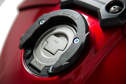 Anillo de depósito EVO Negro. Yamaha MT-09 Tracer (14-20).