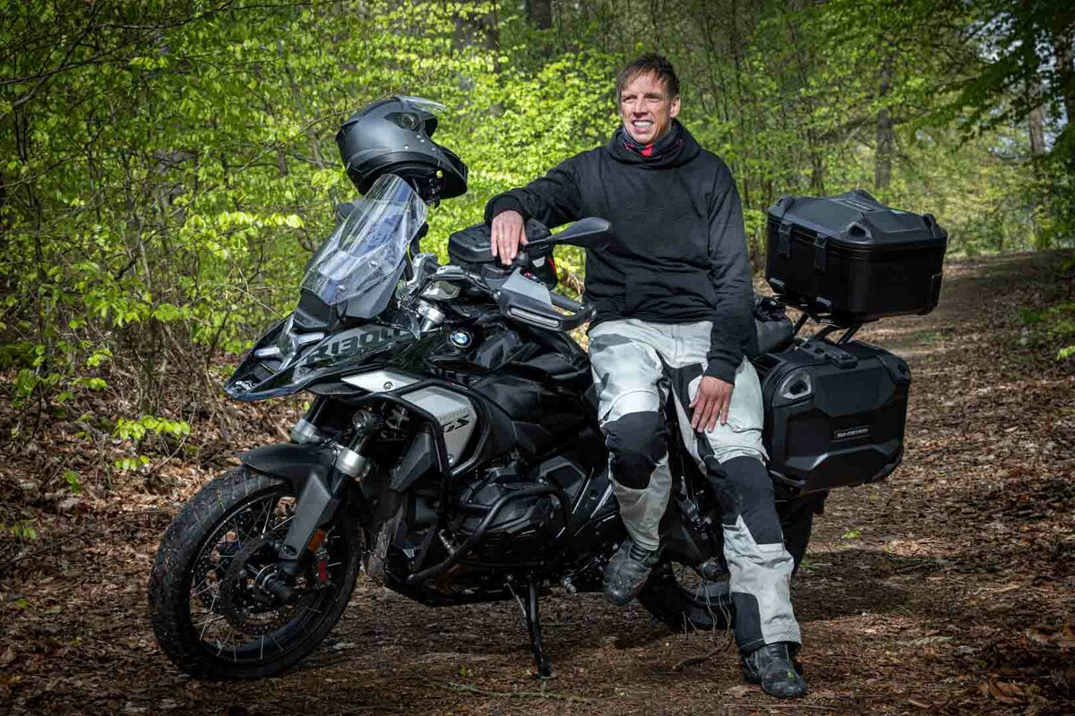 Sudadera con capucha - Edición en negro. Street Line. Negro. Unisex.