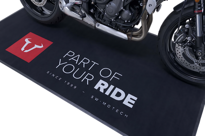 Alfombrilla para motocicleta de SW-MOTECH 2,0 x 1,0 m Rectangular. Negro. Blanco/rojo.
